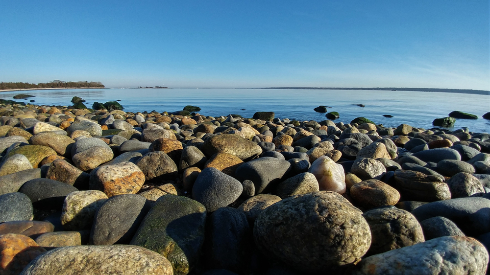 Rocky beach at narragansett bay, rhode island